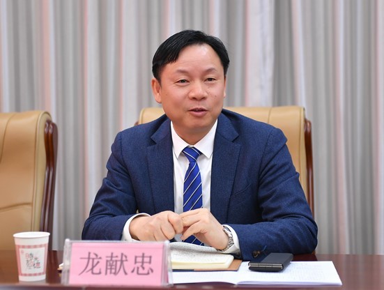 党委书记龙献忠赴张家界开放大学实地调研并走访慰问校友企业